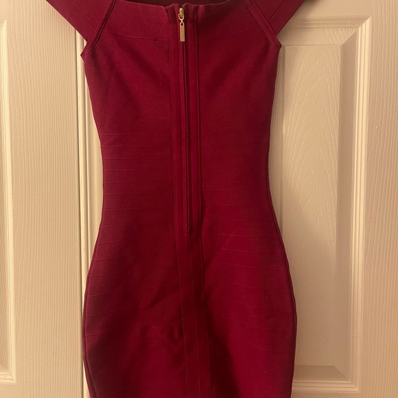Marciano bandage dress cut out front burgundy - Picture 2 of 4